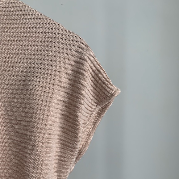 DYNAMITE Backless Top - Picture 4 of 8